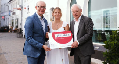Übergabe Maxischeck - Rundgang Servicestelle Handel und Wirtschaftsminister Barke, Sommertour 2026